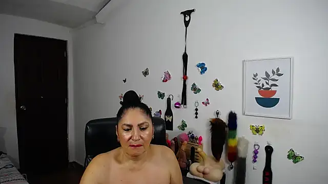 mature_bigboobs10's cam snapshot