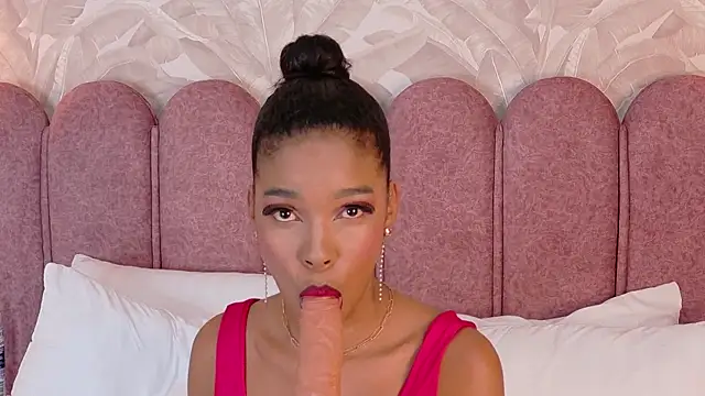 Bella-Torres's cam snapshot