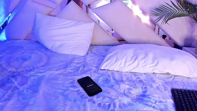 sophie_pariss's cam snapshot