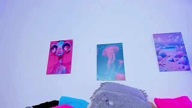 tyra_bankss_'s cam snapshot