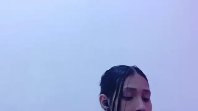 yourcuteneighbourr's cam snapshot