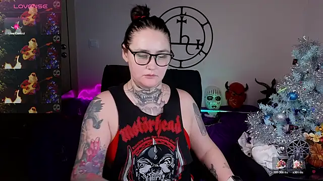 Emmybrightj_'s cam snapshot