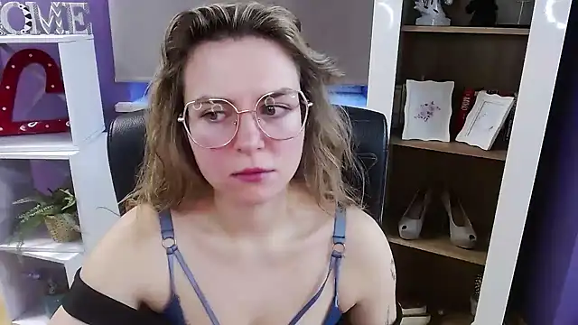 Zoey_Erotic's cam snapshot