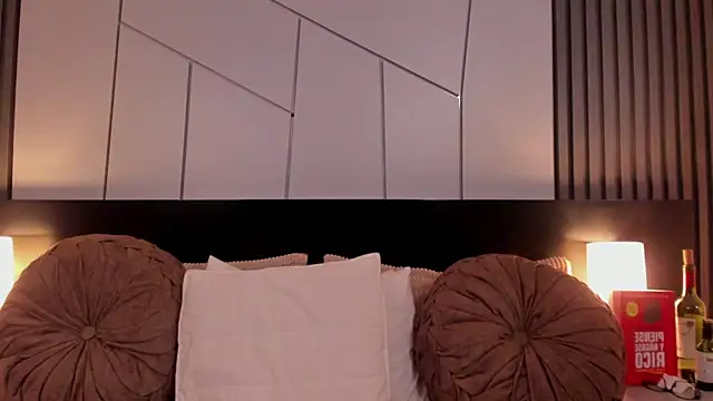 fiorella_paris's cam snapshot