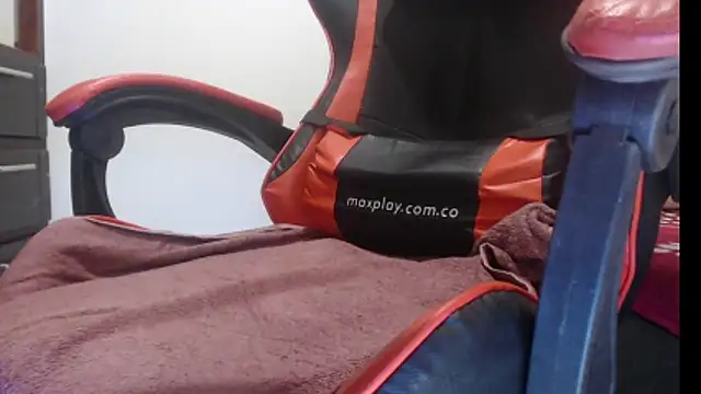 emily_sexxx's cam snapshot