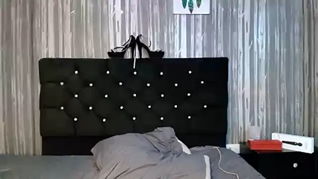 Alicee_Moonn live sex cam