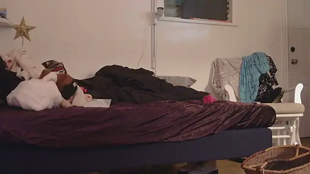 ticklemepinkk's cam snapshot