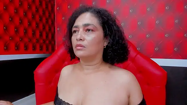 Bianca_Millf's cam snapshot