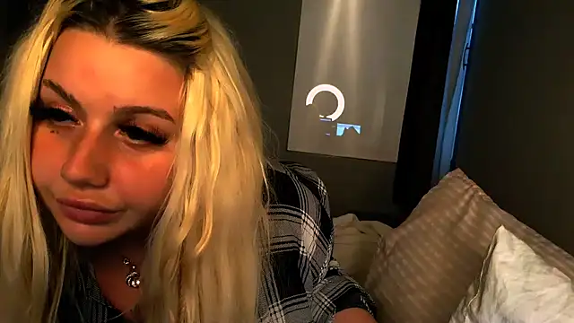 TiaDoll live sex cam