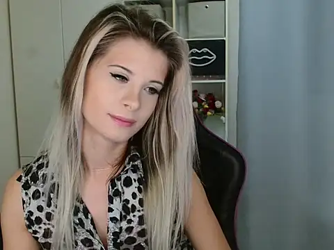 KristineGlow live sex cam