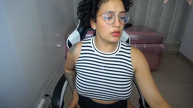 tamara_brown_t's cam snapshot