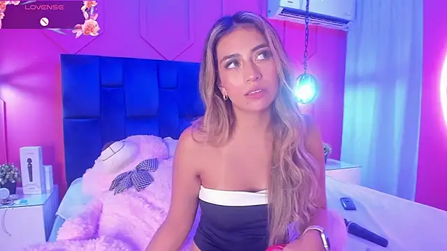 Atenea_cute21's cam snapshot