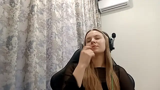 CrackShirker live sex cam