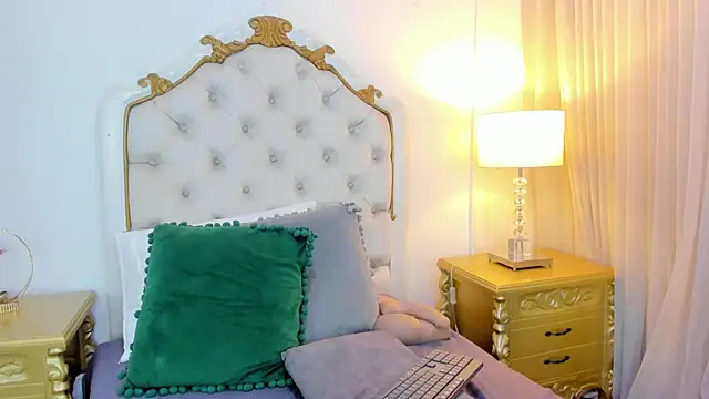 miss_vivienne's cam snapshot