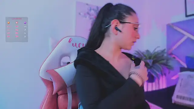 lucy_neil's cam snapshot