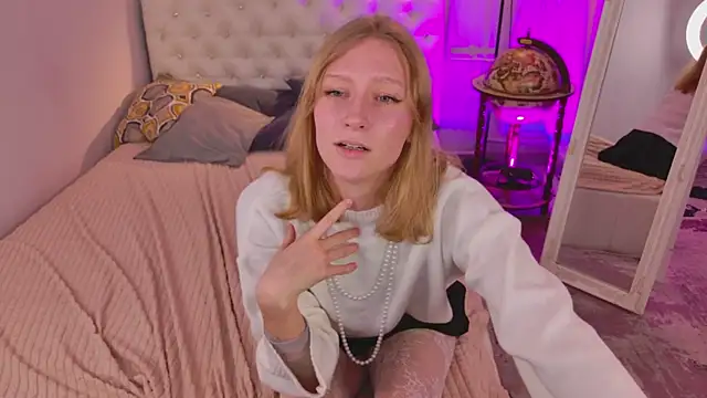 AsyaLumi's cam snapshot