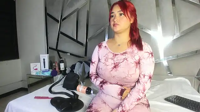 Catherinee69_x's cam snapshot