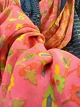 Juhi_chawla's cam snapshot