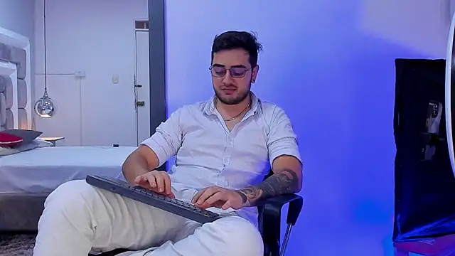 Ethan_Greys's cam snapshot