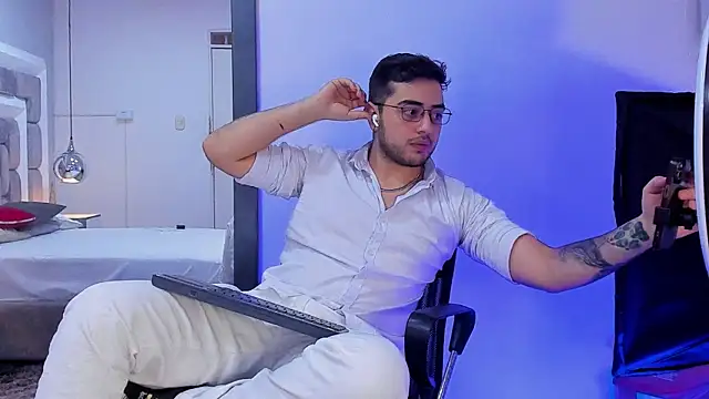 Ethan_Greys's cam snapshot