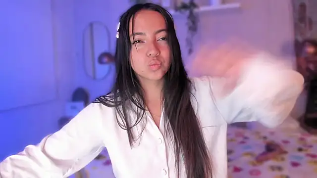 Laraa_Rouss_'s cam snapshot