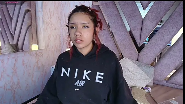 redd_pandaa's cam snapshot