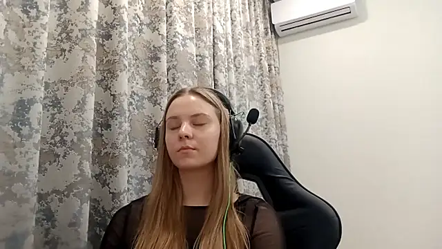 CrackShirker's cam snapshot