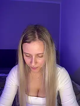 lunawolf21's cam snapshot