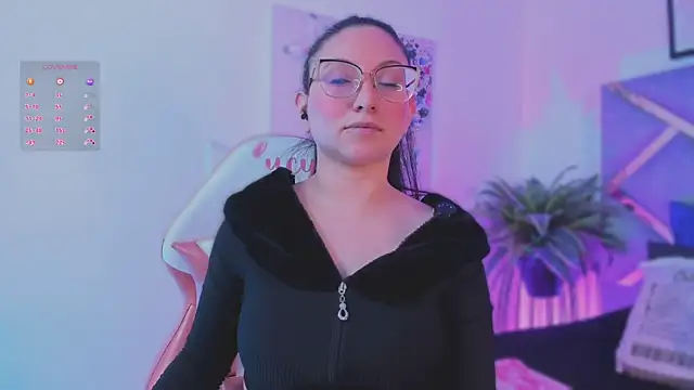 lucy_neil's cam snapshot