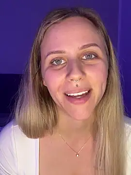 lunawolf21's cam snapshot