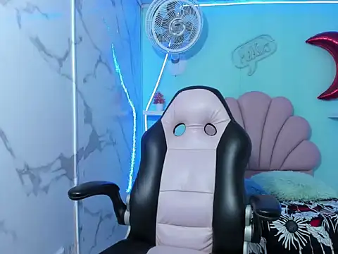 nicol_ross19's cam snapshot