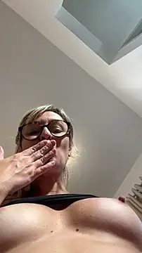 KnotBabe live sex cam