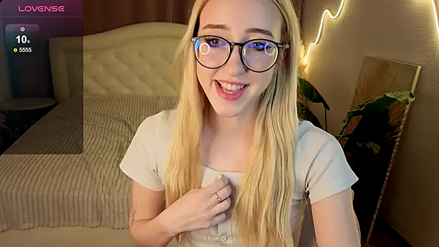 anora_baby's cam snapshot