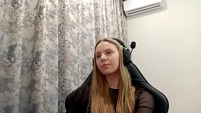 CrackShirker's cam snapshot