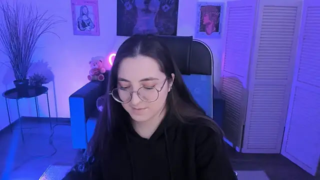 VirtuallVoyant live sex cam