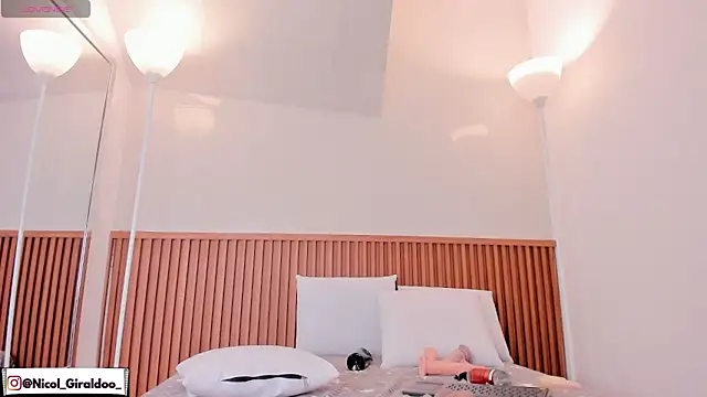 nicol_giraldoo's cam snapshot