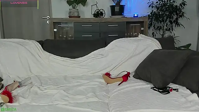 ShantallMilf live sex cam