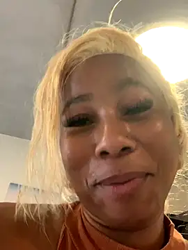 CurvyDesire1's cam snapshot