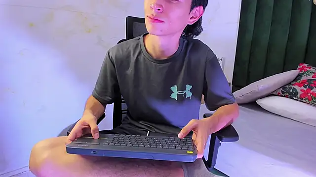 Aron_valverde live sex cam