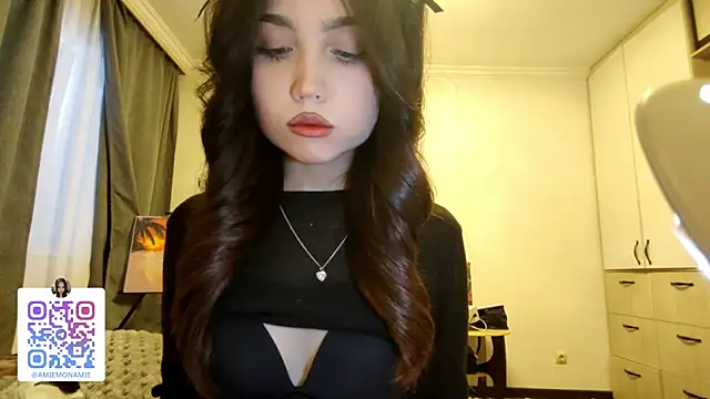 Qwami_Amie's cam snapshot