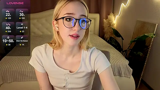 anora_baby's cam snapshot