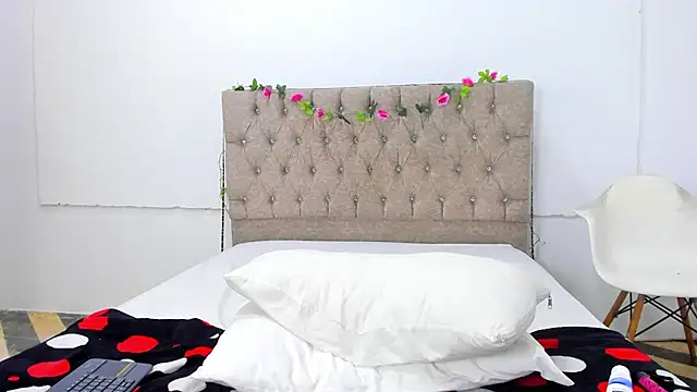 Katey_curvy01's cam snapshot