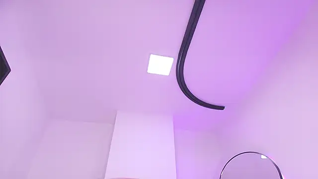 vale_ross_'s cam snapshot