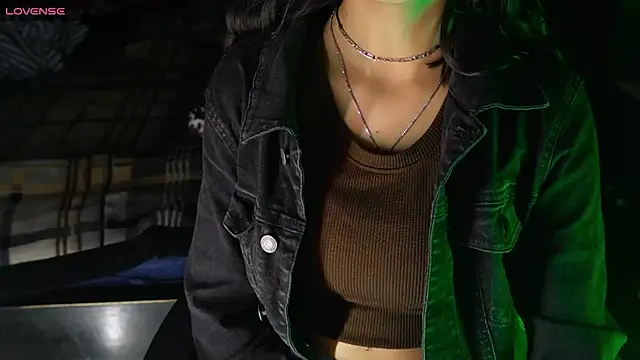 Misha-Malhotra live sex cam