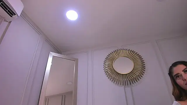 CharlotteBrownn_'s cam snapshot