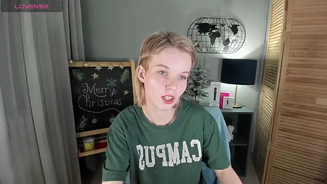 Madelaineses's cam snapshot