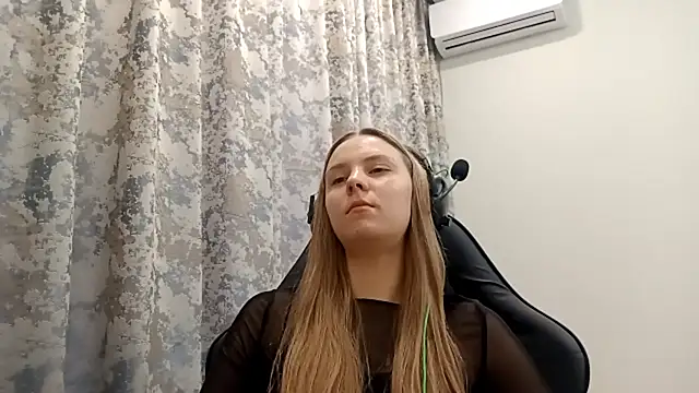 CrackShirker's cam snapshot