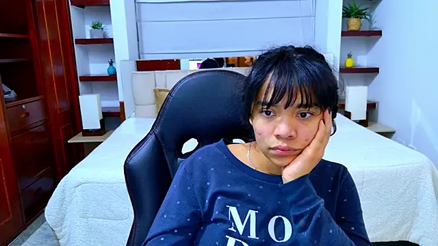 laureentt_'s cam snapshot