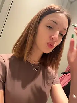 DollyTall's cam snapshot