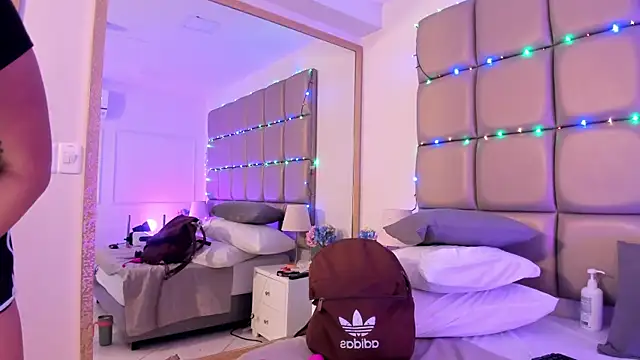 Emily_robertss's cam snapshot